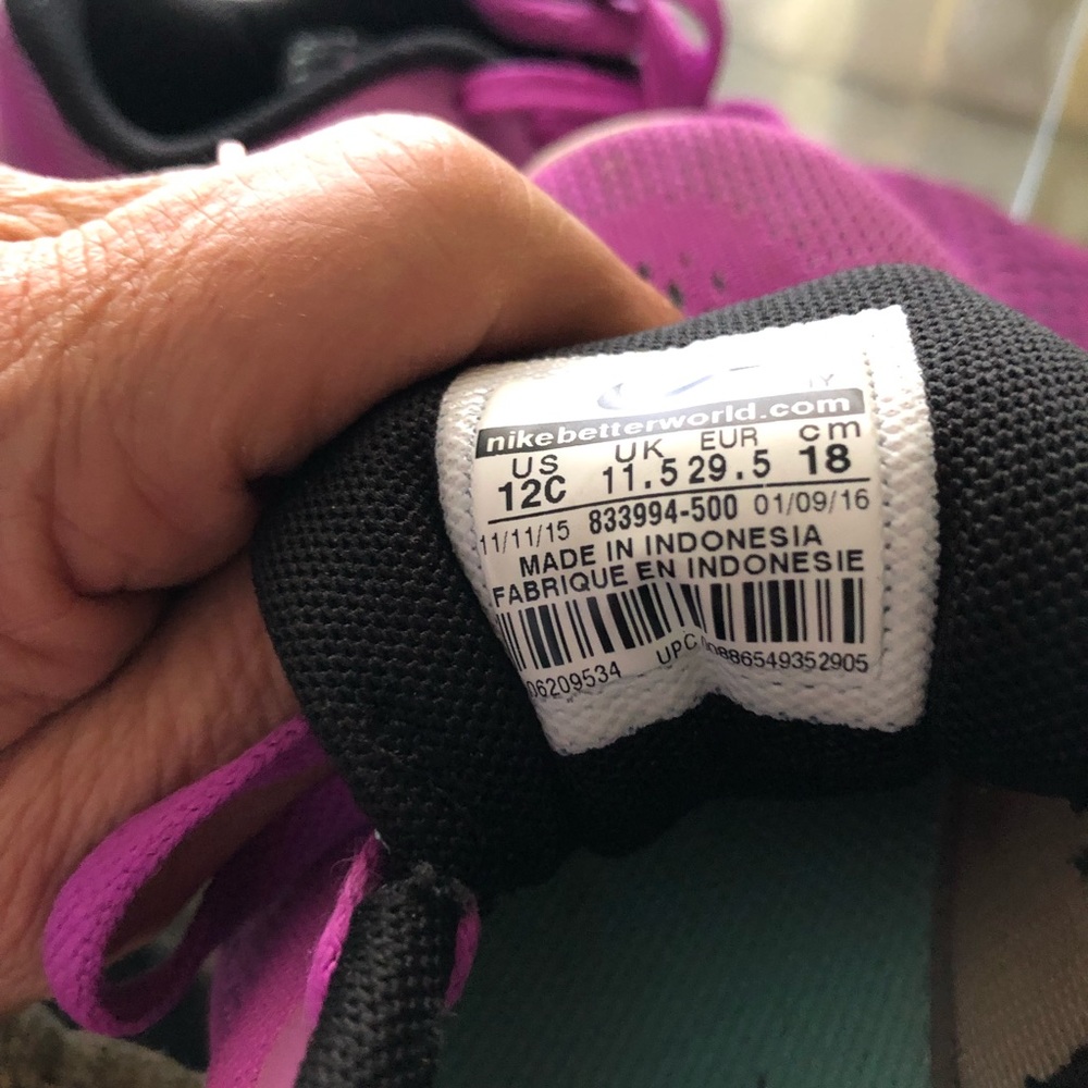 Nike - Picture 3 of 4